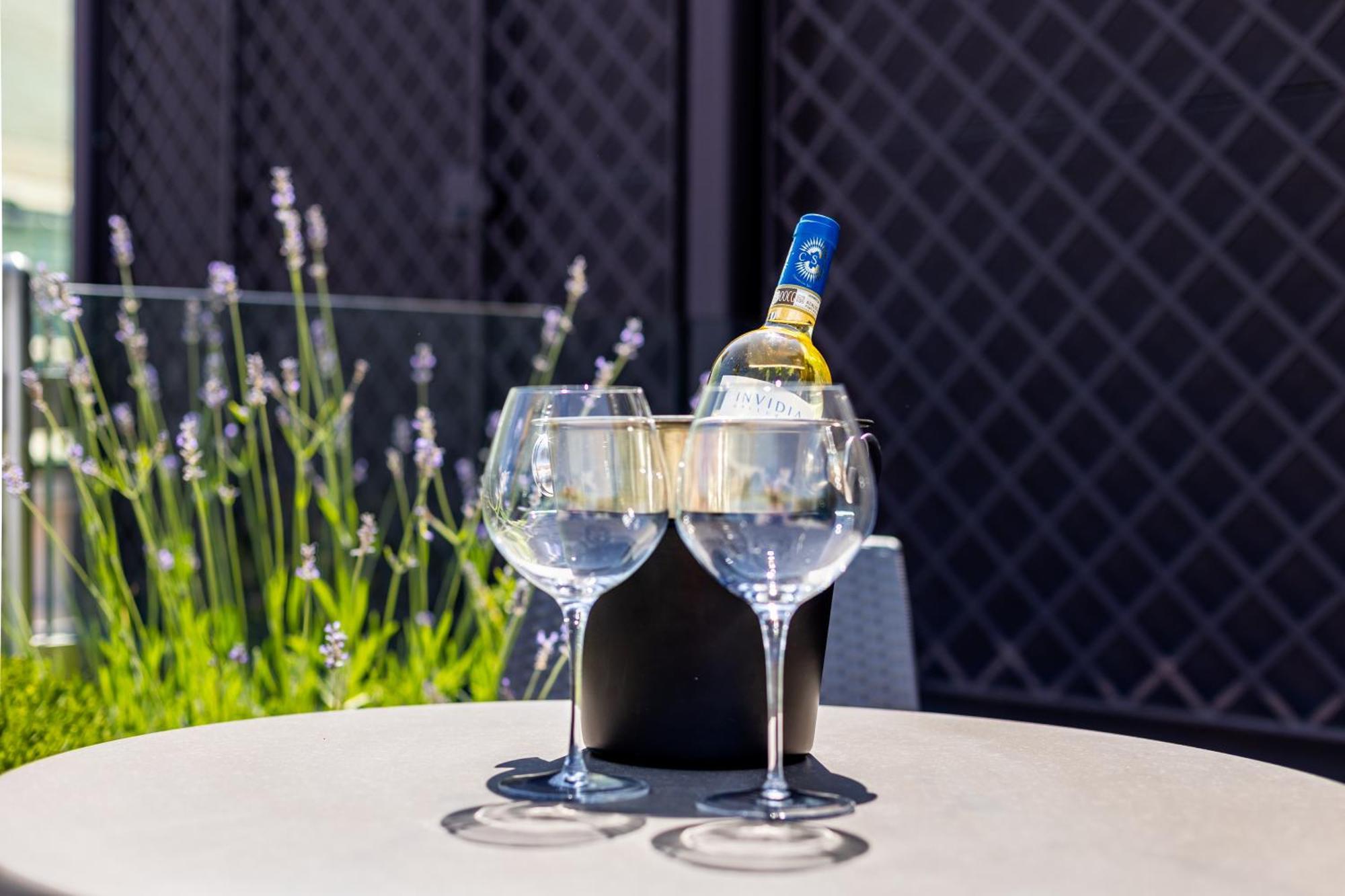 Nj Hotels & Apartments San Pietro All'Orto 6 밀라노 외부 사진